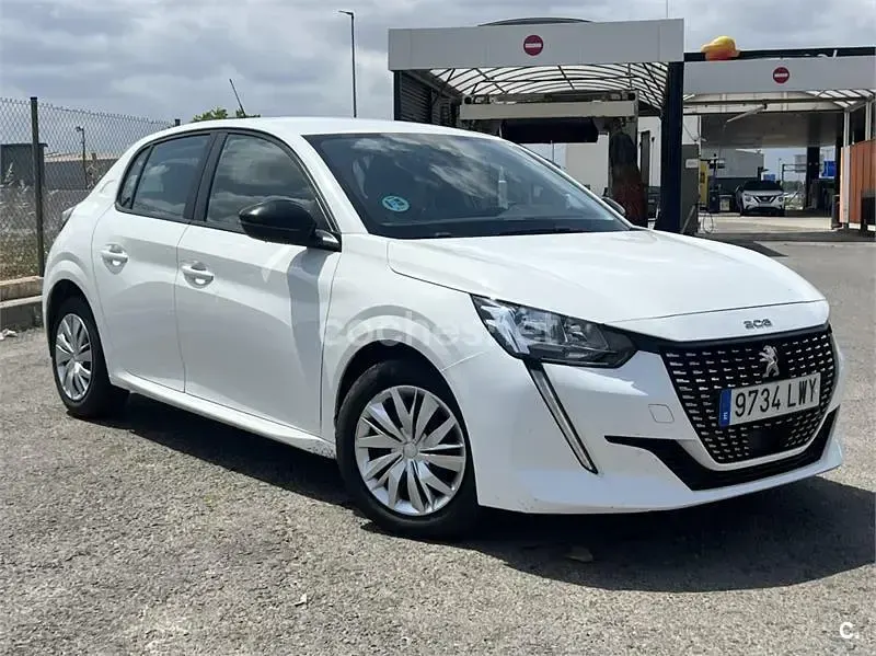 Usado Peugeot 208 Allure 100 CV (73 kW) 2022 Blanco Utilitario