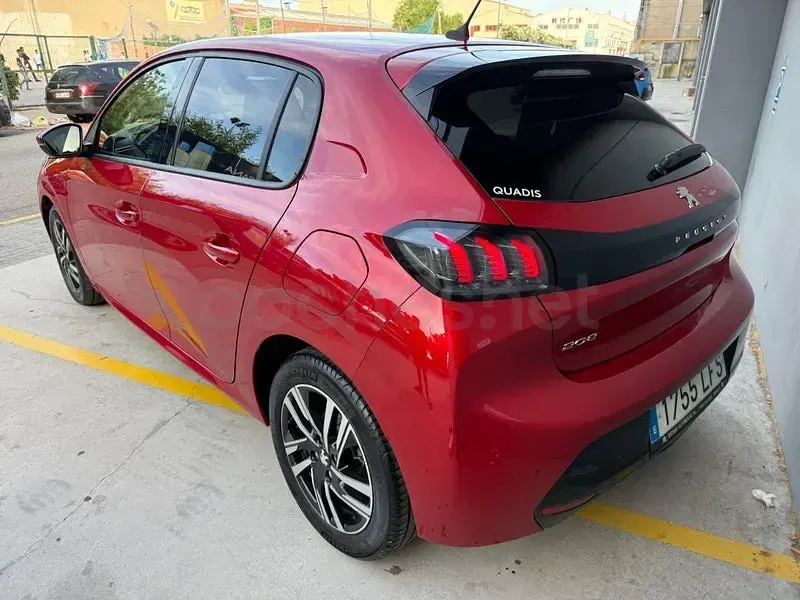 Usado Peugeot 208 Allure 100 CV (73 kW) 2020 Rojo Utilitario