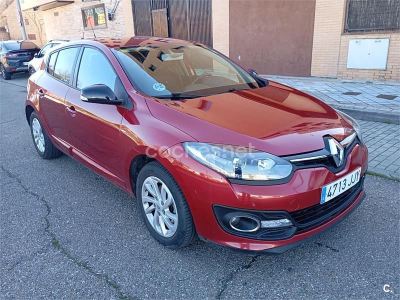 Usado Renault Mégane LIMITED 95 CV (69 kW) 2015 Granate Berlina