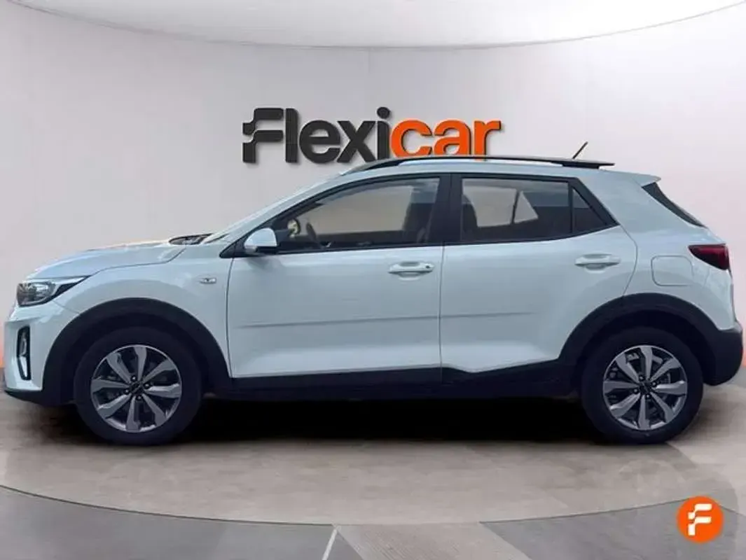Usado Kia Stonic 84 CV (61 kW) 2023 Blanco SUV