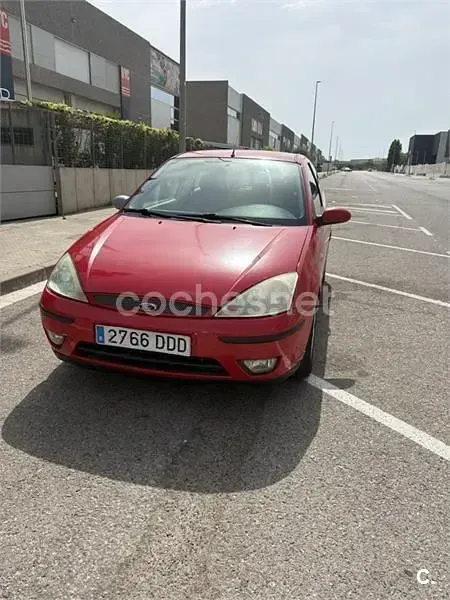 Usado Ford Focus Trend 100 CV (73 kW) 2004 Rojo Berlina