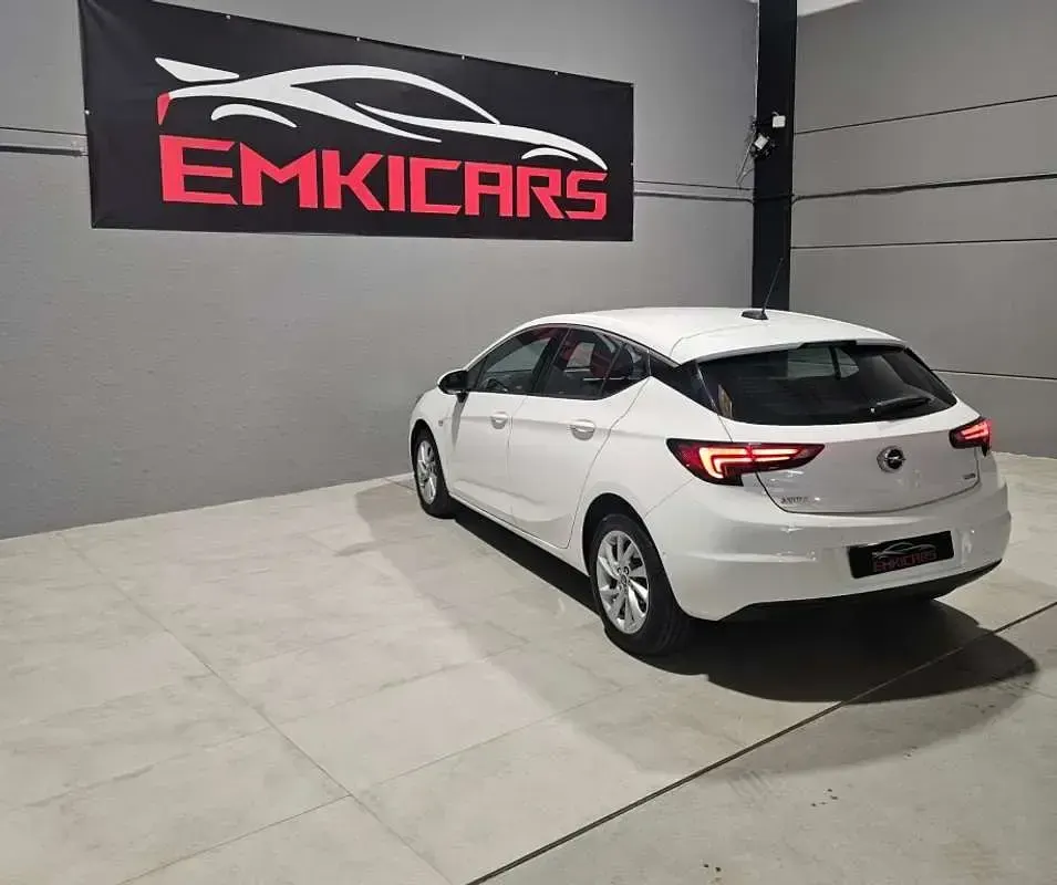 Usado Opel Astra Business 110 CV (80 kW) 2018 Blanco Utilitario