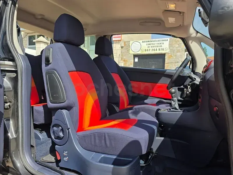 Usado Peugeot 1007 75 CV (55 kW) 2007 Negro Monovolumen