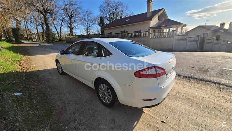Usado Ford Mondeo 125 CV (91 kW) 2010 Blanco Berlina