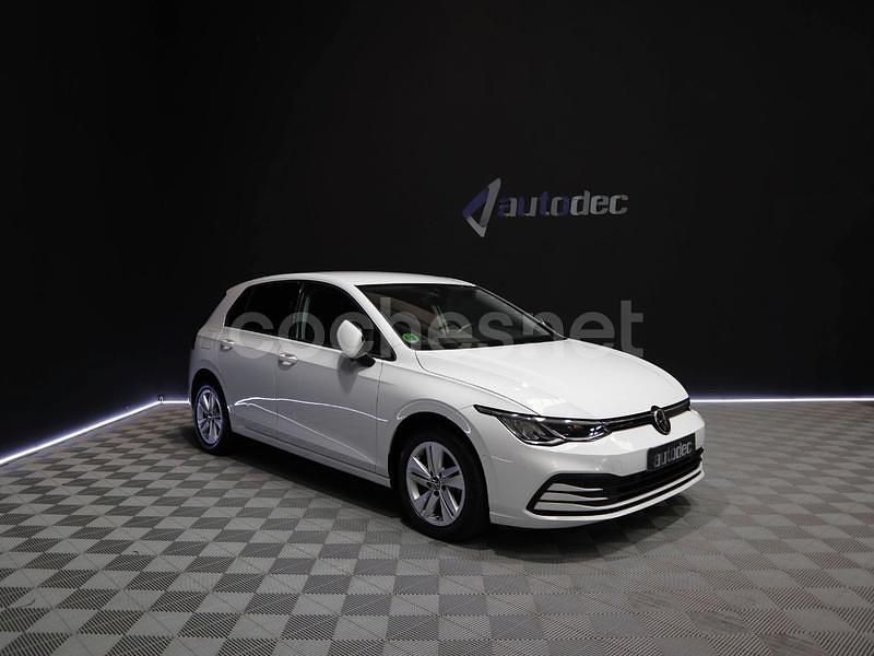 Blanco Usado 2022 VW Golf VIII Life Berlina | 24.490 € (Precio justo) - Imagen 1/4