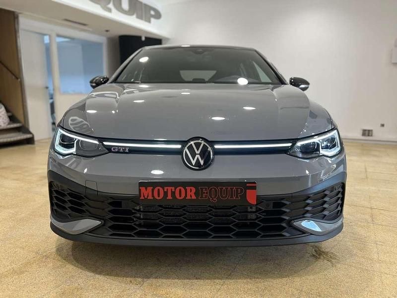 Usado VW Golf VIII GTI 300 CV (220 kW) 2022 Gris Utilitario