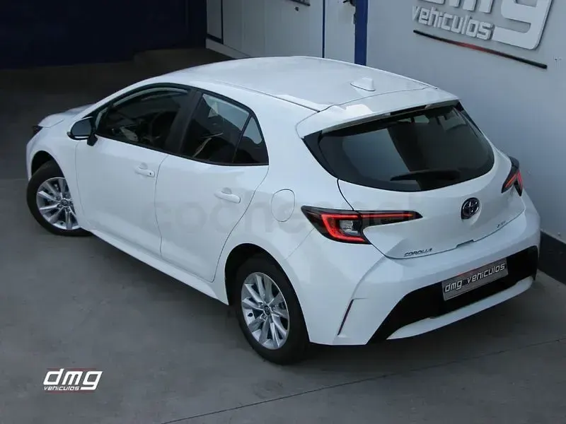 Nuevo Toyota Corolla Active 140 CV (102 kW) 2025 Blanco Berlina