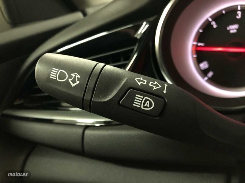 Usado Opel Insignia Selective 136 CV (100 kW) 2017 Azul Berlina