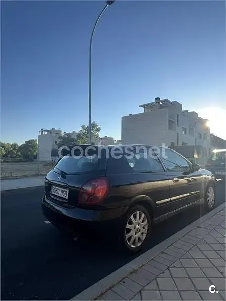 Usado Nissan Almera 98 CV (72 kW) 2005 Negro Berlina