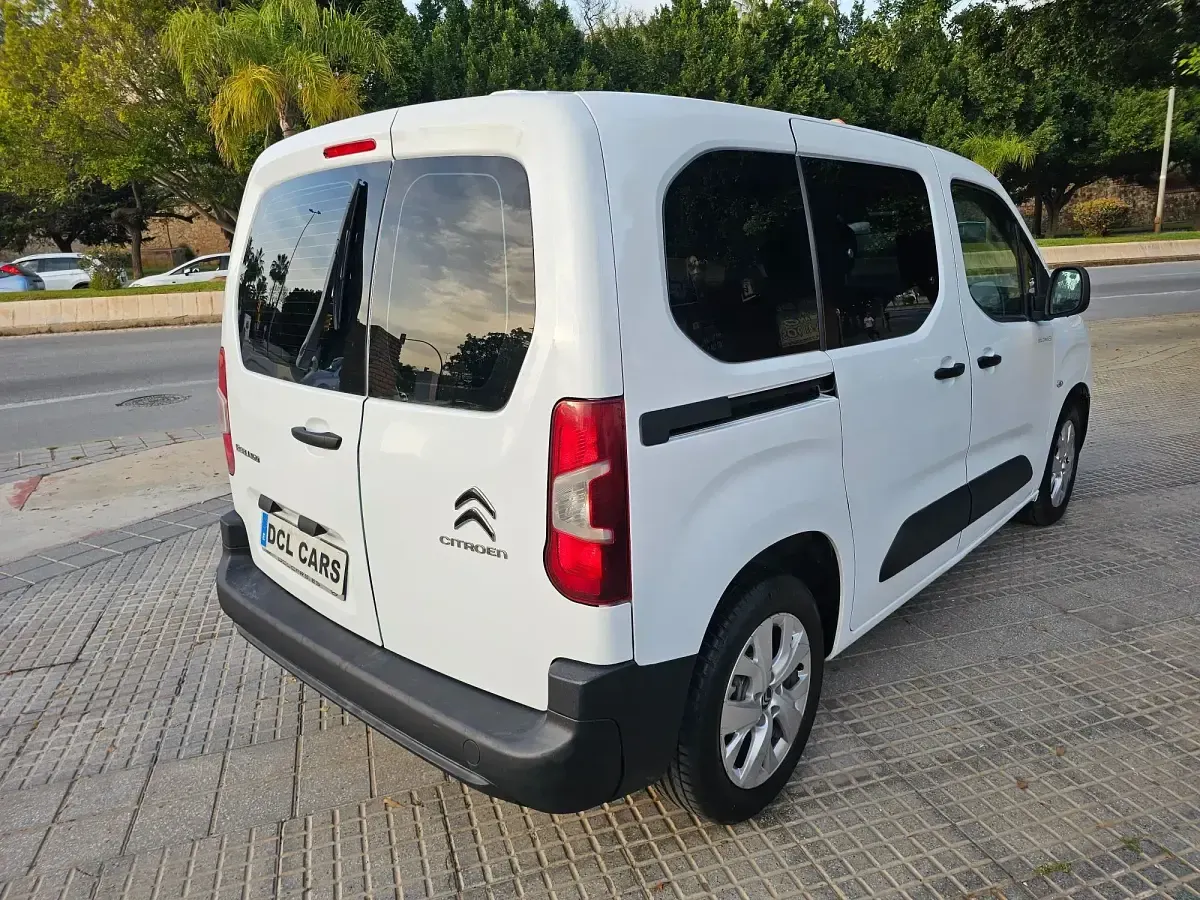 Usado Citroën Berlingo Feel 100 CV (73 kW) 2021 Blanco Monovolumen