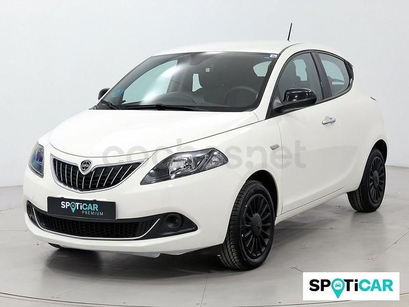 Usado Lancia Ypsilon Silver 69 CV (50 kW) 2022 Blanco Utilitario