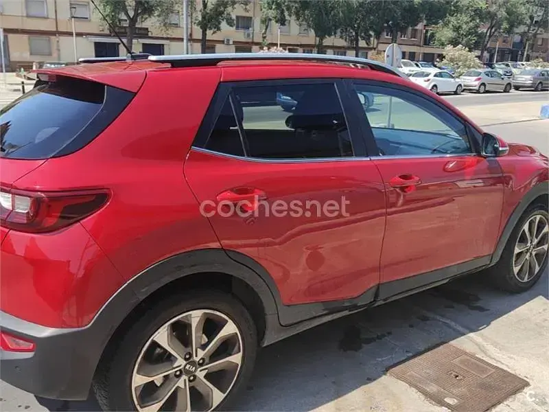 Usado Kia Stonic 120 CV (88 kW) 2018 Rojo SUV