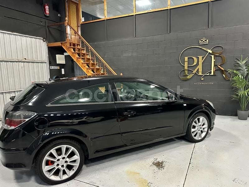 Negro Usado 2006 Opel Astra GTC Cosmo Berlina | 2900 € (Precio justo) - Imagen 1/4