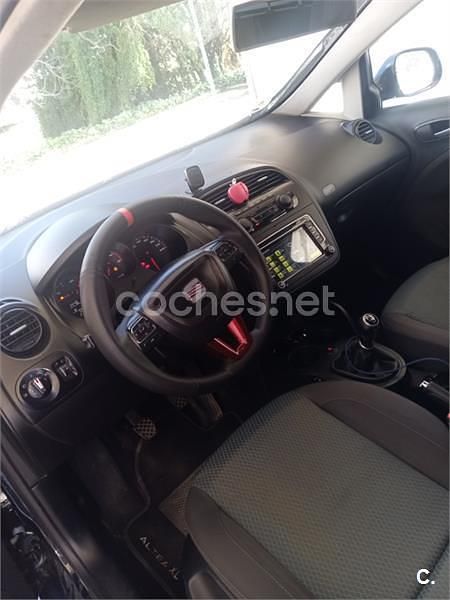 Usado Seat Altea XL Style 105 CV (77 kW) 2012 Negro Monovolumen