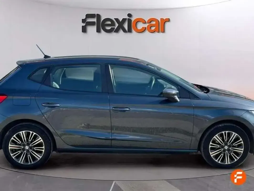 Usado Seat Ibiza Style 116 CV (85 kW) 2022 Gris Utilitario