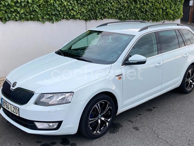 Blanco Usado 2015 Skoda Octavia Ambition Familiar | 9790 € (Precio justo) - Imagen 1/4