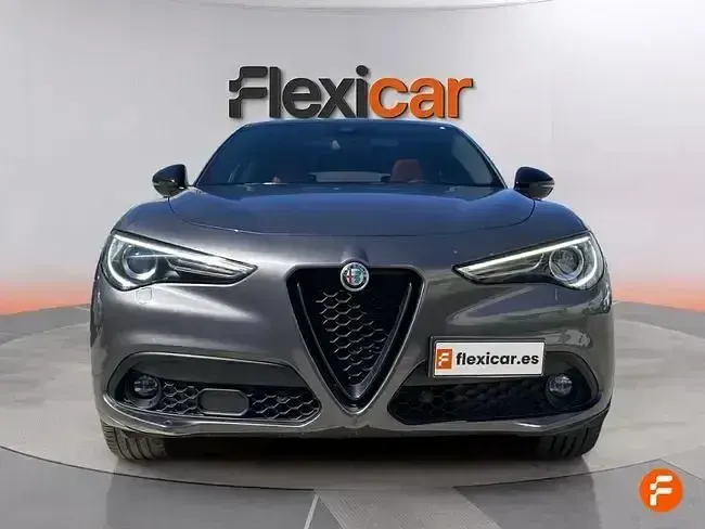Usado Alfa Romeo Stelvio Veloce 210 CV (154 kW) 2022 Gris SUV