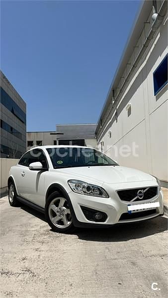 Blanco Usado 2011 Volvo C30 Momentum Utilitario | 8680 € (Precio justo) - Imagen 1/4