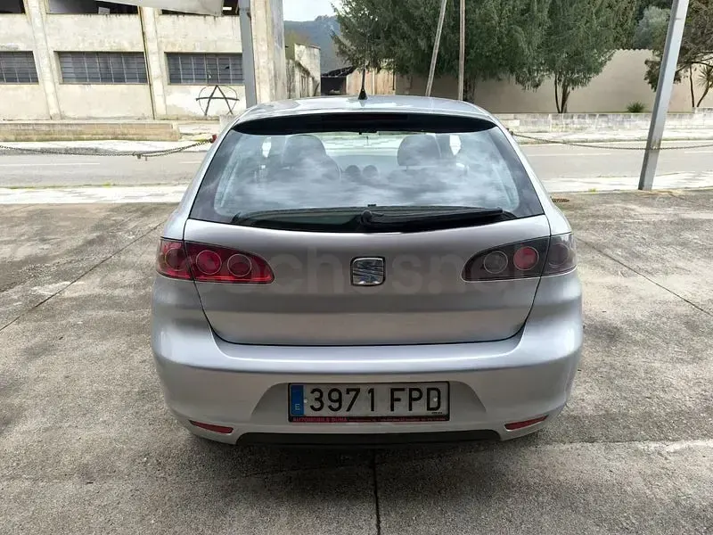 Usado Seat Ibiza 80 CV (58 kW) 2008 Gris / plata Berlina