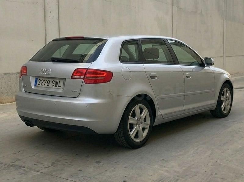 Usado Audi A3 Attraction 125 CV (91 kW) 2010 Gris / plata Utilitario