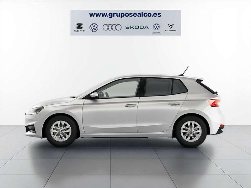 Usado Skoda Fabia Selection 95 CV (69 kW) 2025 Blanco Utilitario