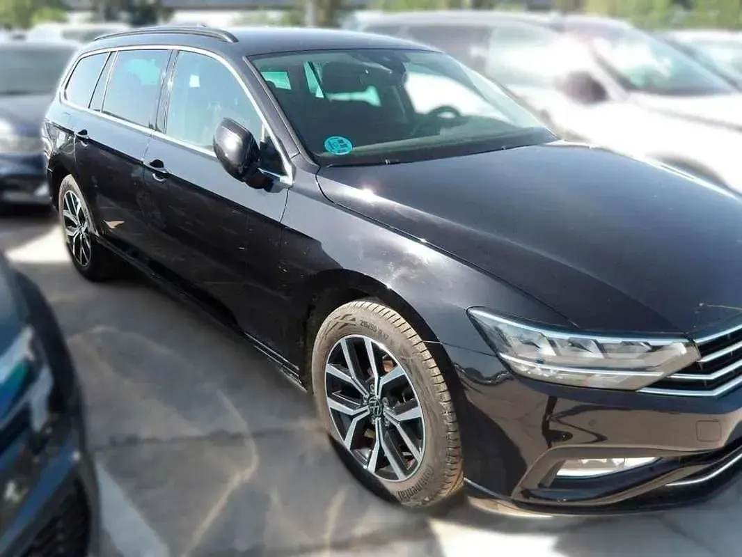 Usado VW Passat Executive 122 CV (89 kW) 2022 Negro Familiar