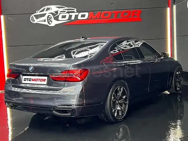 Usado BMW 730 Comfort Edition 265 CV (194 kW) 2018 Gris / plata Berlina