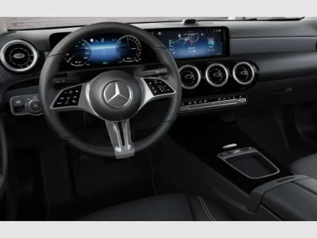 Usado Mercedes A250 218 CV (160 kW) 2025 Blanco Berlina