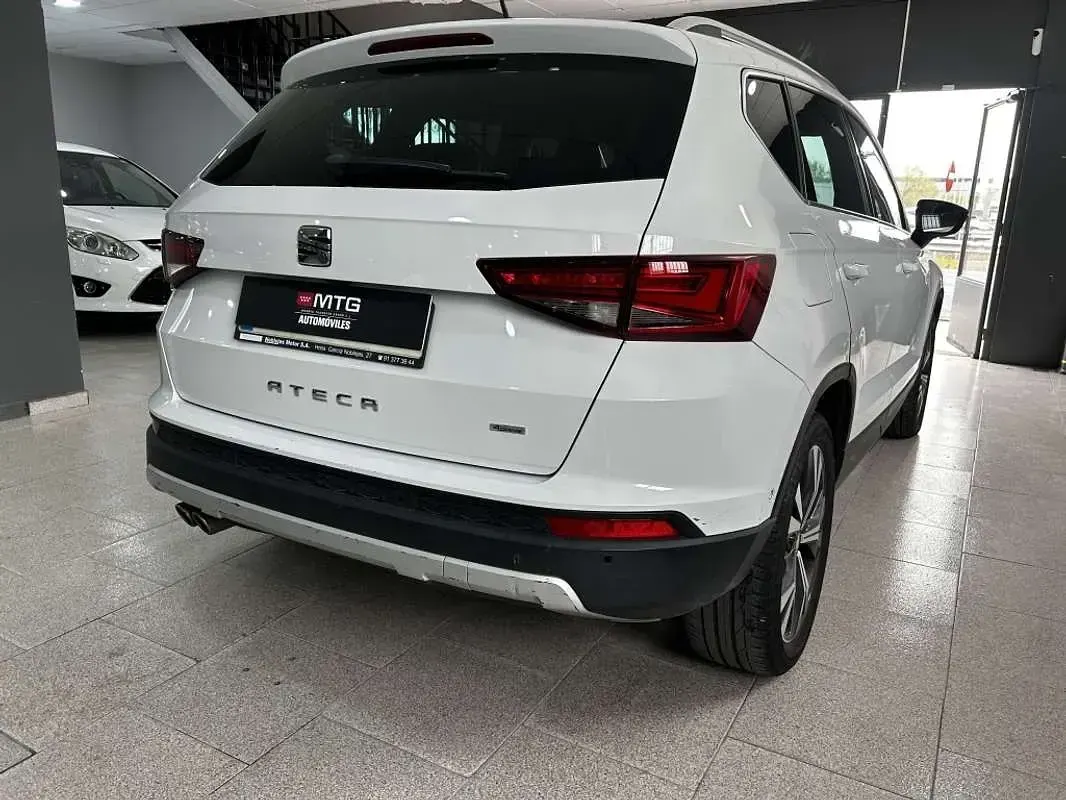 Usado Seat Ateca 4Drive 190 CV (139 kW) 2018 Blanco SUV