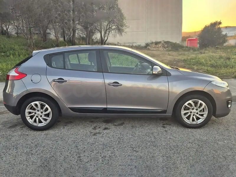 Usado Renault Mégane Authentique 90 CV (66 kW) 2013 Gris / plata Berlina