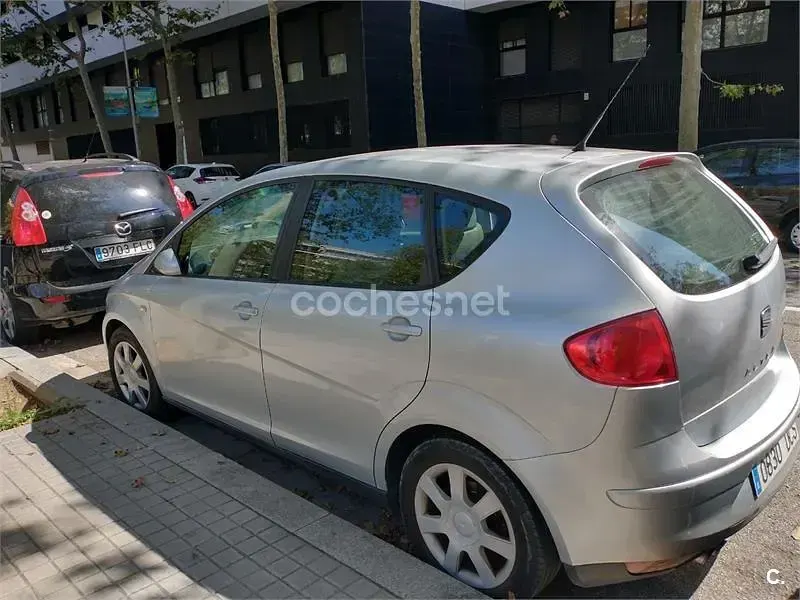 Usado Seat Altea Stylance 105 CV (77 kW) 2004 Gris / plata Monovolumen
