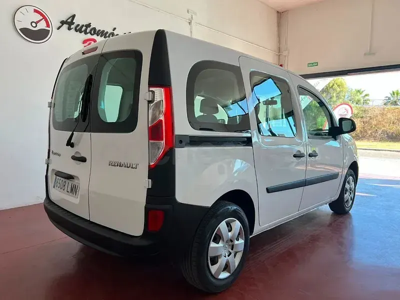 Usado Renault Kangoo Zen 95 CV (69 kW) 2021 Blanco Monovolumen