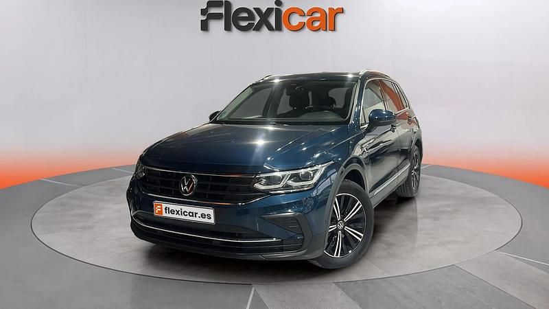 Usado VW Tiguan Life 150 CV (110 kW) 2022 Verde SUV