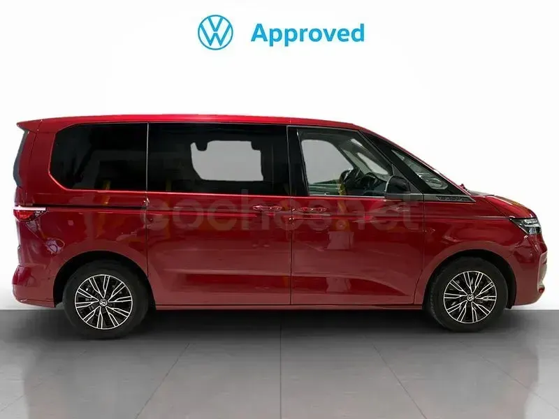 Usado VW Multivan Life 150 CV (110 kW) 2025 Rojo Monovolumen