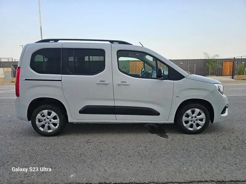 Usado Opel Combo Life Edition 102 CV (75 kW) 2023 Blanco Monovolumen
