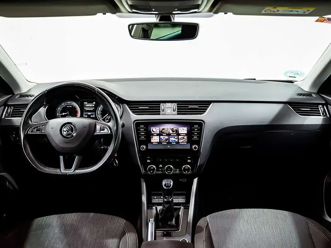 Usado Skoda Octavia Style 150 HP (110 kW) 2019 Bege Carrinha