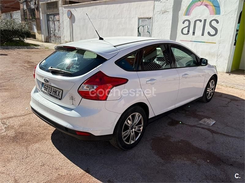 Usado Ford Focus Trend 95 CV (69 kW) 2012 Blanco Berlina