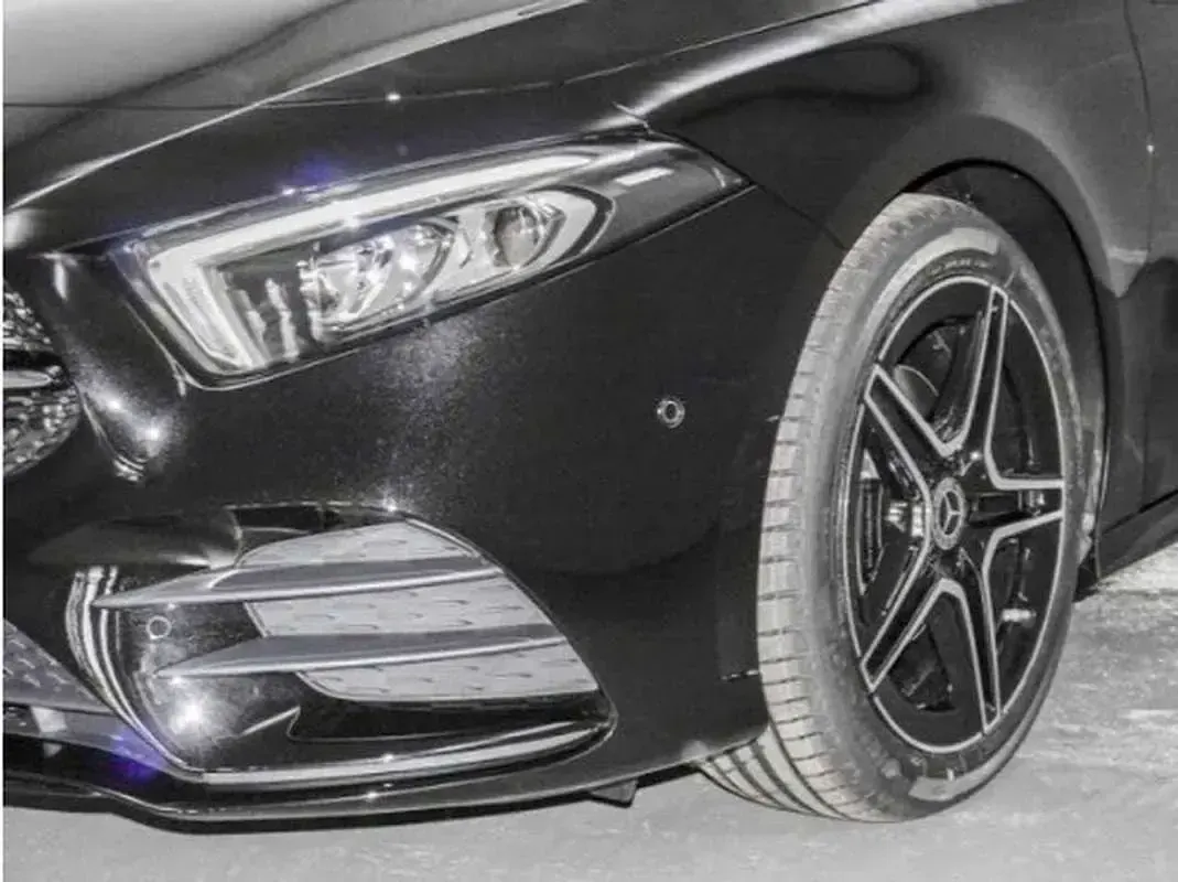 Usado Mercedes A200 AMG 162 CV (119 kW) 2018 Negro Utilitario