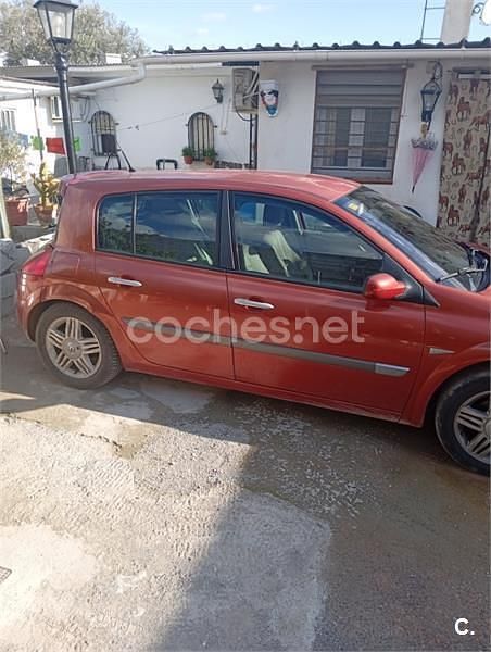 Usado Renault Mégane II Dynamique 120 CV (88 kW) 2004 Rojo Berlina