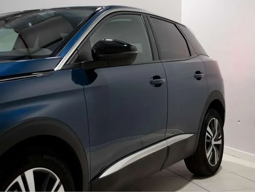 Usado Peugeot 3008 Allure 131 CV (96 kW) 2021 Azul SUV