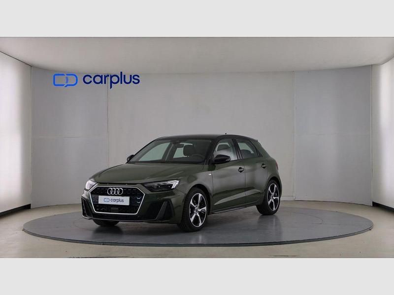 Usado Audi A1 Sportback 150 CV (110 kW) 2025 Verde distrito (metalizado)/techo negro mito Utilitario