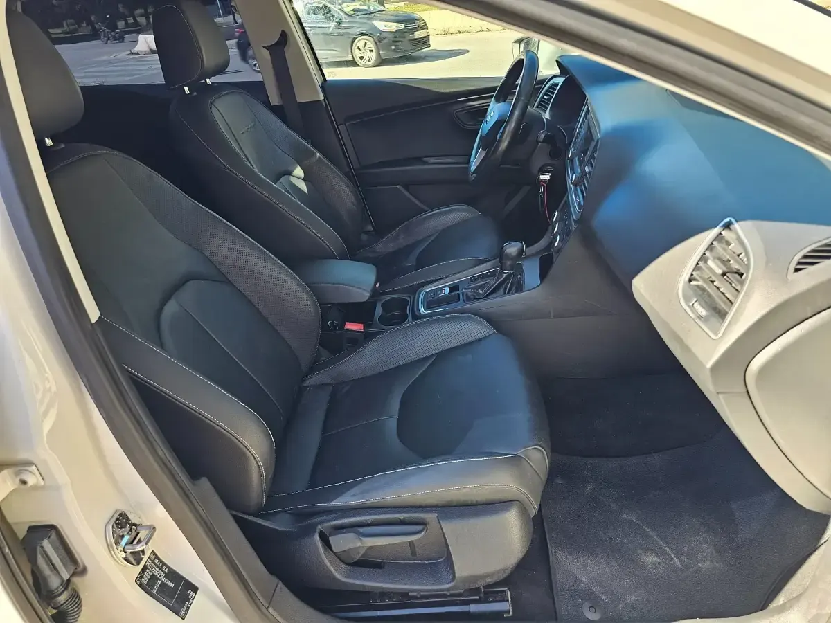 Usado Seat Leon FR 150 CV (110 kW) 2018 Blanco Utilitario