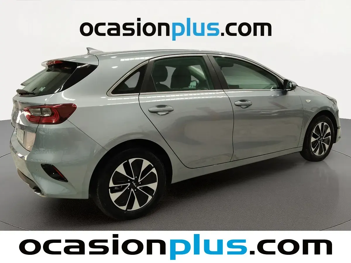Usado Kia Ceed 101 CV (74 kW) 2025 Gris plata Utilitario