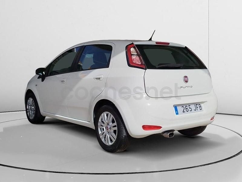 Usado Fiat Punto Young 75 CV (55 kW) 2015 Blanco Utilitario