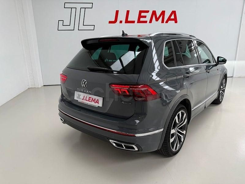 Usado VW Tiguan R-line 200 CV (147 kW) 2021 Gris / plata SUV
