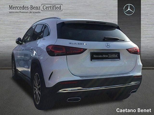Usado Mercedes GLA250 AMG line 218 CV (160 kW) 2023 Blanco polar SUV