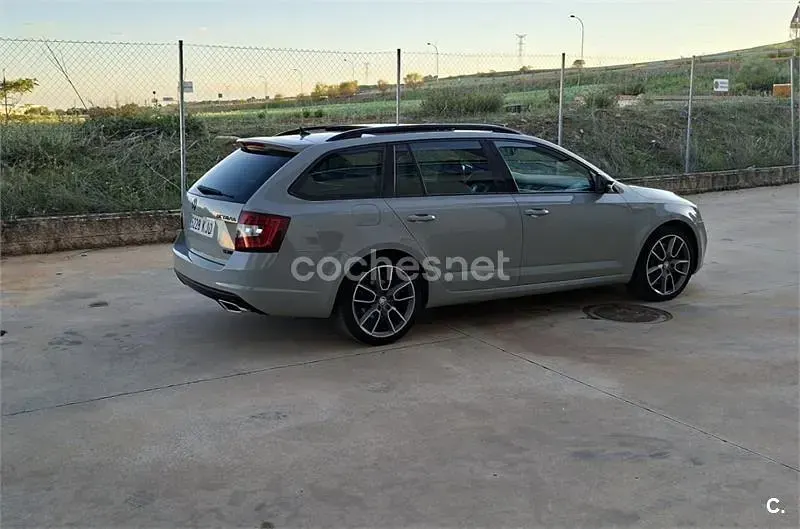 Usado Skoda Octavia RS 184 CV (135 kW) 2014 Gris / plata Familiar