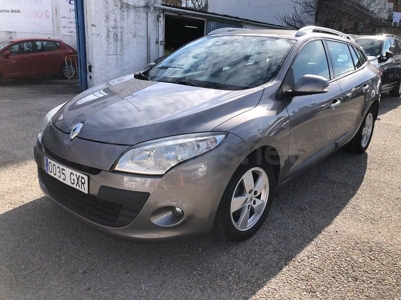 Usado Renault Mégane GrandTour Expression 105 CV (77 kW) 2010 Gris / plata Familiar