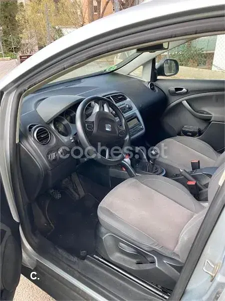Usado Seat Altea XL Style 125 CV (91 kW) 2010 Gris / plata Monovolumen