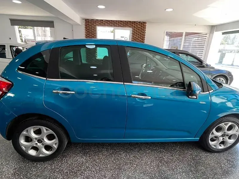 Usado Citroën C3 Exclusive 99 CV (72 kW) 2016 Azul Berlina